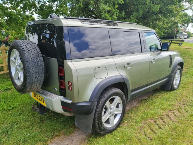 Land Rover Defender 3.0 D250 Hard Top SE Auto Commercial
