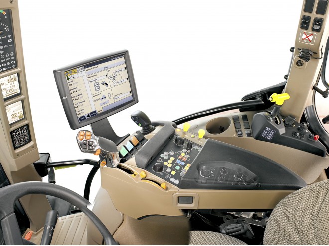 case_maxxum_cvx_right_hand_controls_cabin_studio_wels_austria_1708_0001_fg_new0_2953_2208.jpg