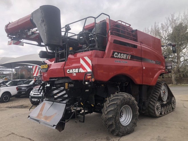 Case IH Axial Flow 9240 C/W Redekop X-tra chop system and tracks 35ft header