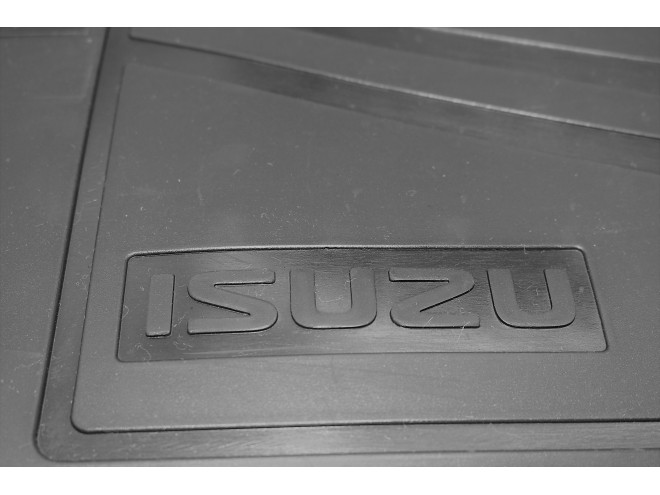 Isuzu Floor mats, rubber mats, front / rear, Startin Tractors, Isuzu parts. Isuzu dealer. Part No. 5867630220