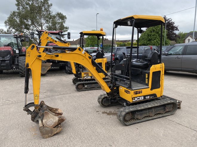 JCB 18-Z1 mini Digger with adjustable track width c/w 3 buckets back fill  blade and pipe work