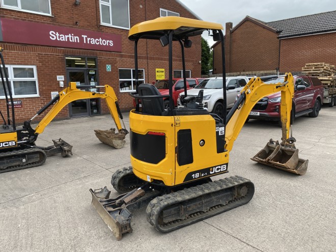 JCB 18-Z1 mini Digger with adjustable track width c/w 3 buckets back fill  blade and pipe work