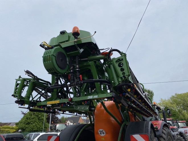 Amazone UX 4201 36M trailed sprayer steering axle Iso bus Amaselect, contour control, swing stop