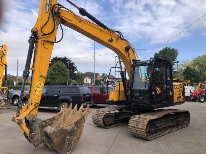 JCB JS130 C/W Quickhitch & 2 Buckets