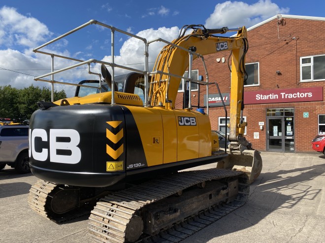 JCB JS 130 LC +  C/W quick hitch and bucket