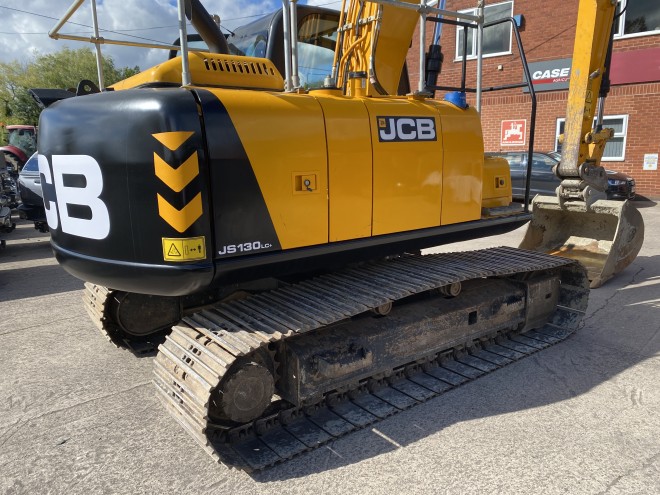 JCB JS 130 LC +  C/W quick hitch and bucket