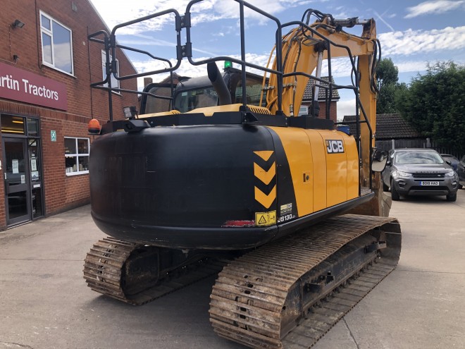 JCB JS130 C/W Quickhitch & 2 Buckets