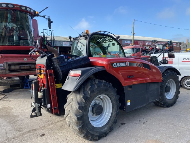 Case IH Farmlift 742 Q fit headstock with tines
