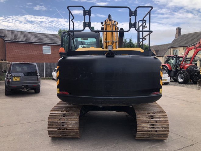 JCB JS130 C/W Quickhitch & 2 Buckets