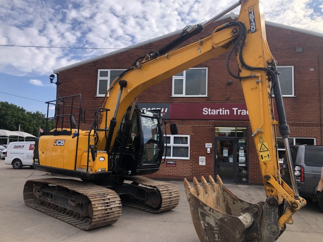 JCB JS130 C/W Quickhitch & 2 Buckets