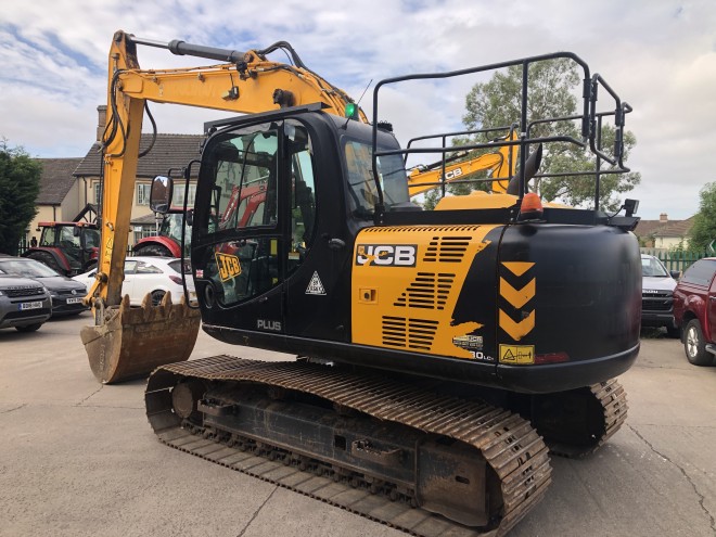 JCB JS130 C/W Quickhitch & 2 Buckets