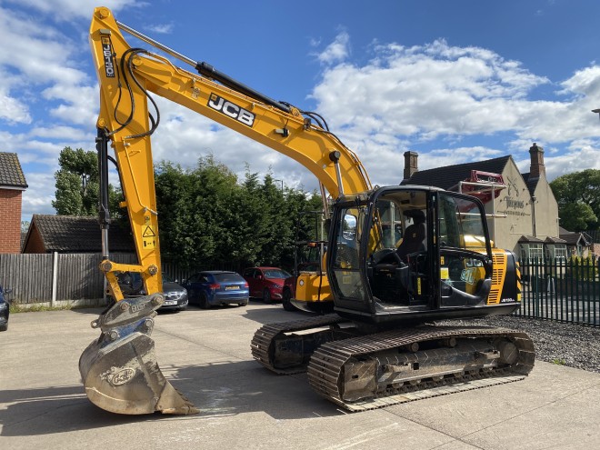 JCB JS 130 LC +  C/W quick hitch and bucket