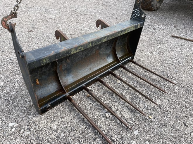 7 tine muck fork JCB Compact brackets 1.400mm wide