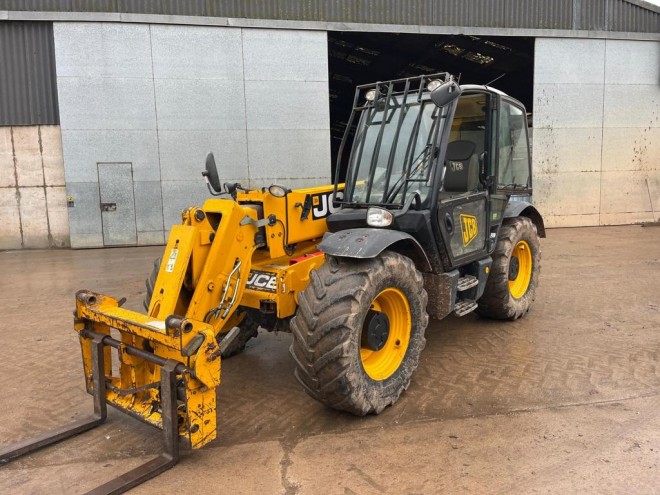 JCB 541-70 Agri Super C/W Q Hydraulic latching Q Fit and Pick up hitch