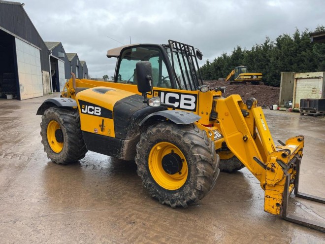 JCB 541-70 Agri Super C/W Q Hydraulic latching Q Fit and Pick up hitch