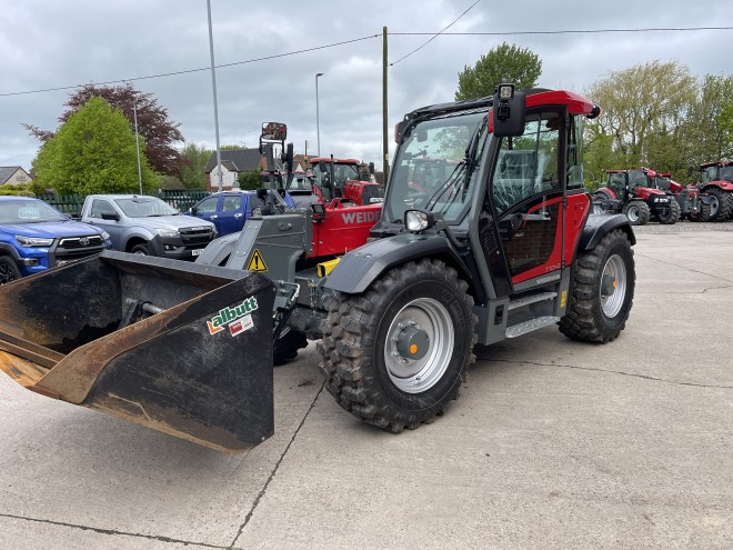 Weidemann T7042 C/W JCB Q-Fit hydraulic latching Headstock Pick up Hitch Demo