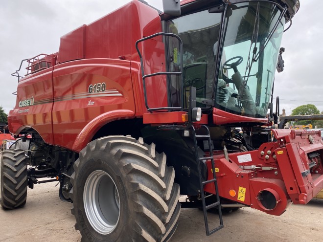 Case IH Axial Flow 6150 c/w 22' header