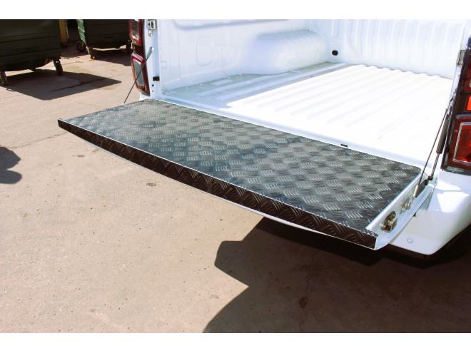 Chequered Tailgate Cover with Lip