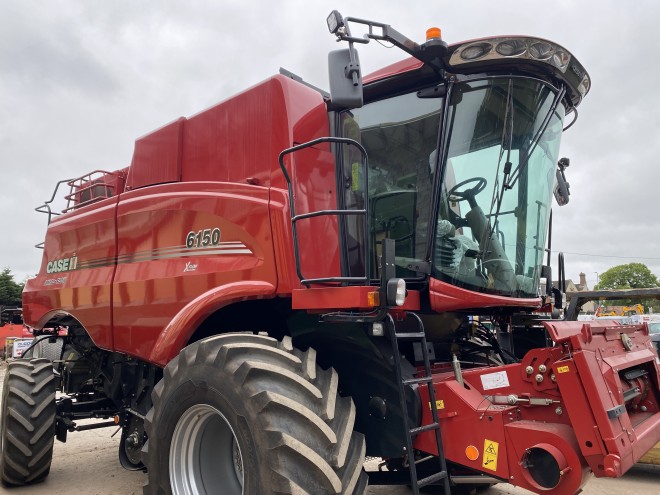 Case IH Axial Flow 6150 c/w 22' header