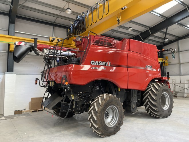 Case IH Axial Flow 6150 c/w 22' header