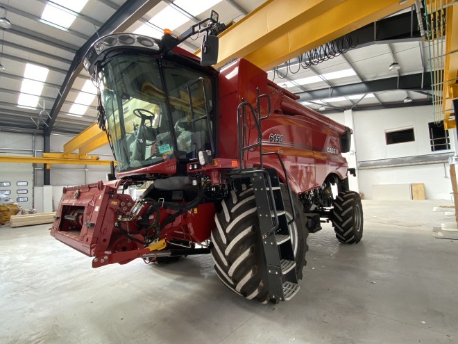 Case IH Axial Flow 6150 c/w 22' header