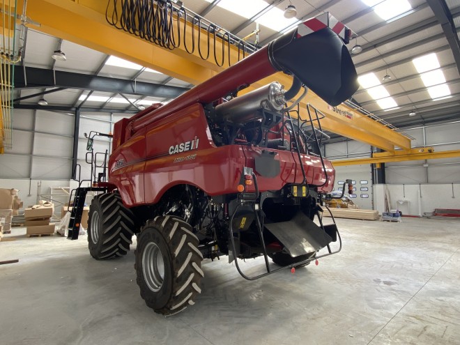 Case IH Axial Flow 6150 c/w 22' header