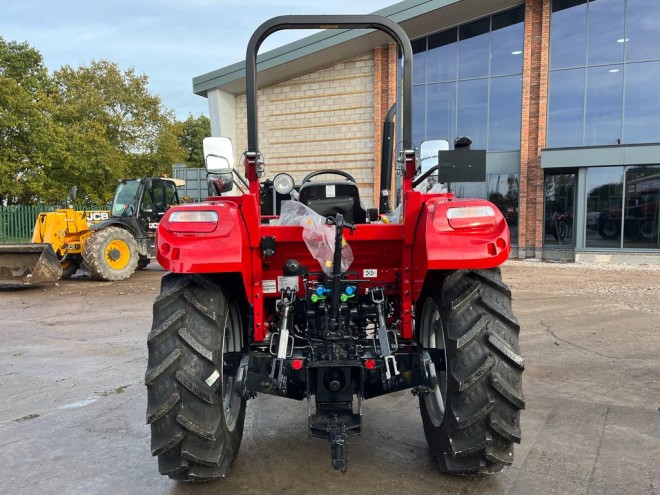 Case IH Farmall 55C 2WD Powershuttle ROPS