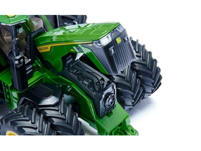 Siku John Deere 8R 410 with Double Tyres. OEM. Part No 032921. Siku 1:32 scale toy. John Deere. John Deere toy. Online farming shop. Toy tractor. Case IH dealer. Christmas toy. farming. Farming toy. collectable toy models. John Deer Collectables. Agriculture toy. click & collect. Startin Tractors.