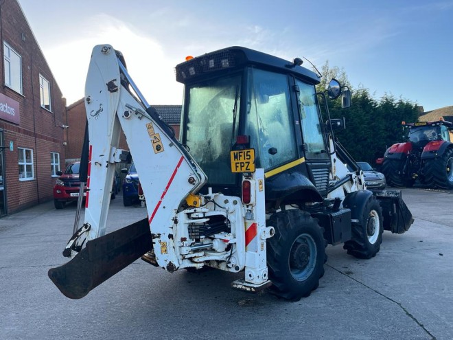 JCB 2CX Streetmaster complete with Breaker and Bucket