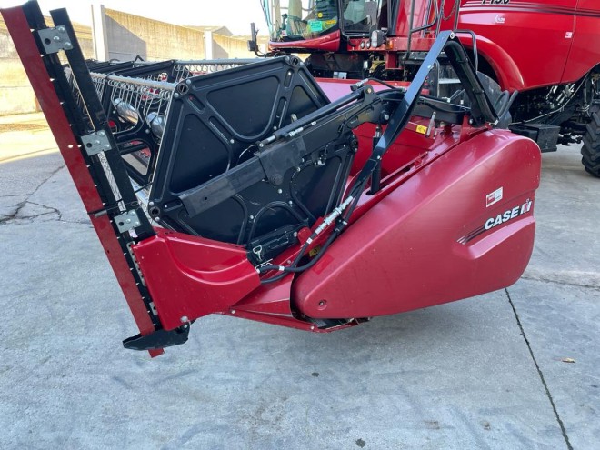 Case IH Axial Flow 7150 c/w 25'' Vario header and trailer EX Demo