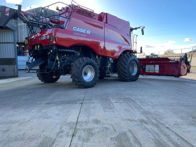 Case IH Axial Flow 7150 c/w 25'' Vario header and trailer EX Demo