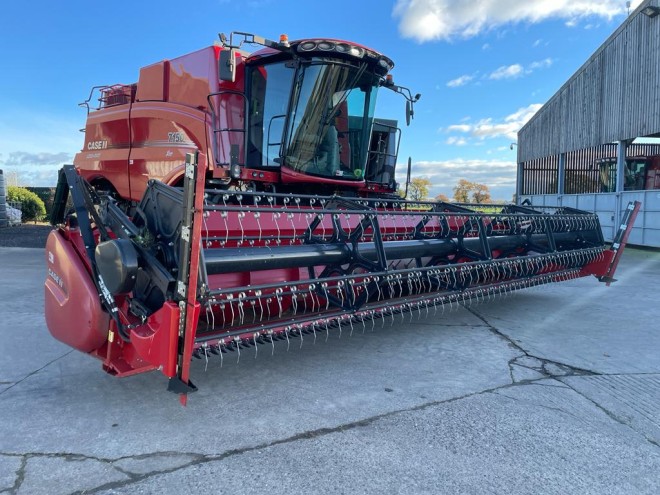 Case IH Axial Flow 7150 c/w 25'' Vario header and trailer EX Demo