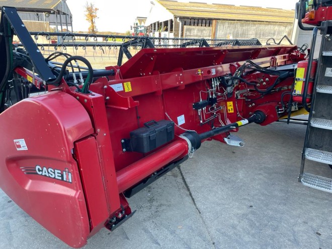 Case IH Axial Flow 7150 c/w 25'' Vario header and trailer EX Demo