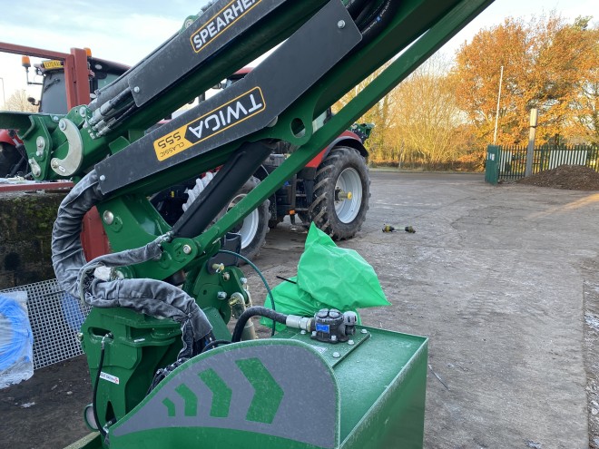 Spearhead Twiga S55 Classic comes with Mini Pilot 1.2m Head Hydraulic Roller