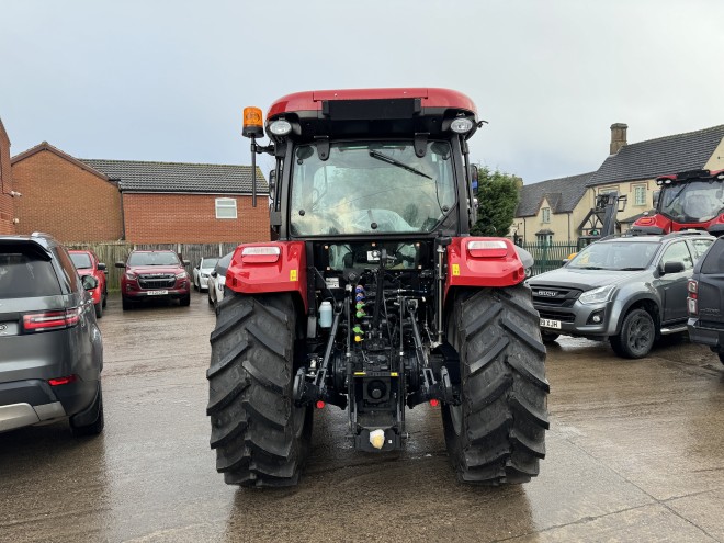 Case IH Farmall 100A PowerShuttle