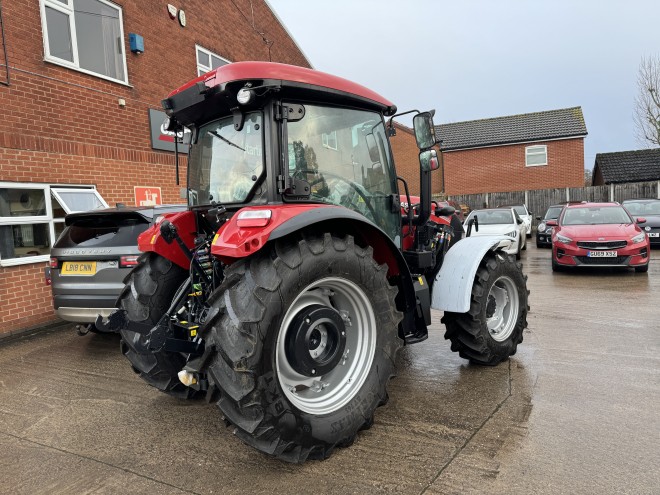 Case IH Farmall 100A PowerShuttle