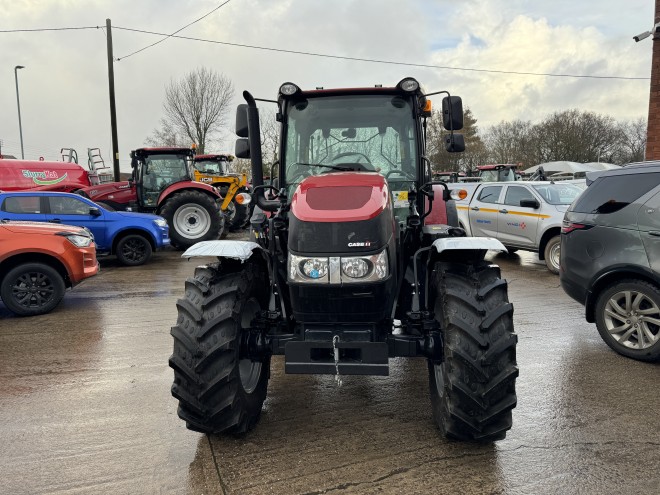 Case IH Farmall 100A PowerShuttle