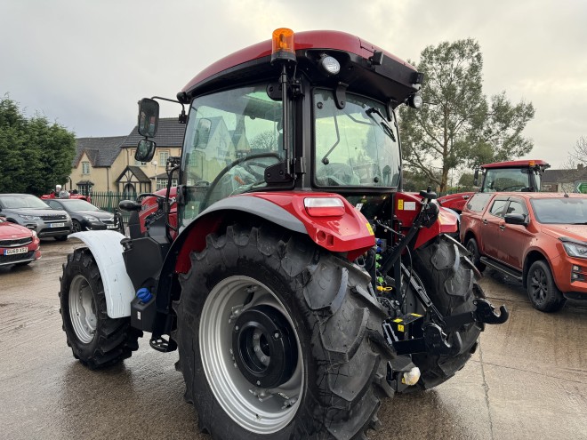 Case IH Farmall 100A PowerShuttle