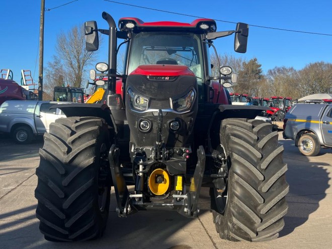 Case IH Puma 220 Powershift, Front linkage, Front pto, Dual motion seat