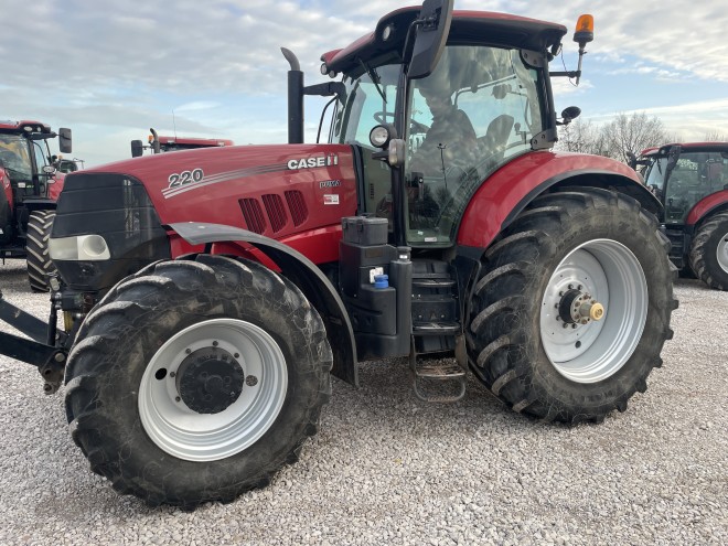 Case IH Puma 220 Full Powershift Front Linkage and PTO