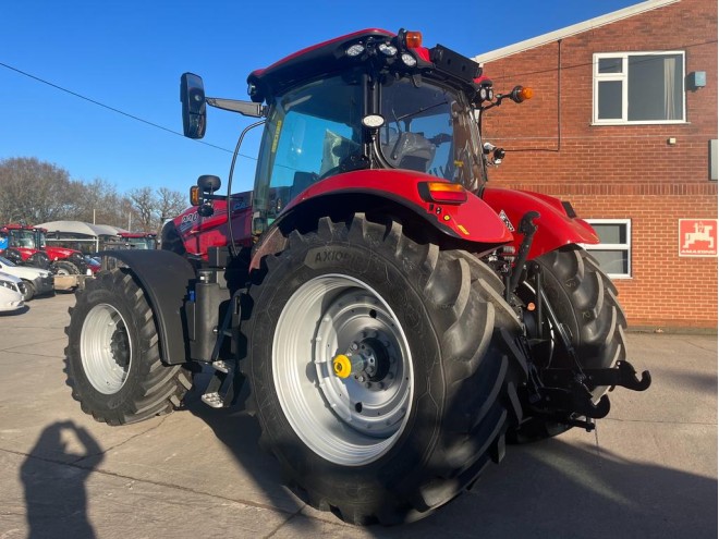 Case IH Puma 220 Powershift, Front linkage, Front pto, Dual motion seat