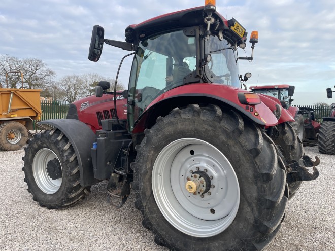 Case IH Puma 220 Full Powershift Front Linkage and PTO