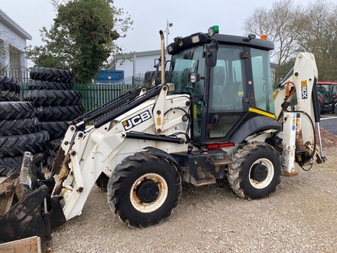JCB 2CX Streetmaster complete with Breaker and Bucket