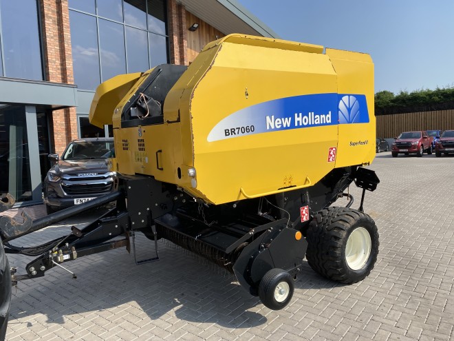 New Holland BR 7060 Super Feed II Round Baler 32000