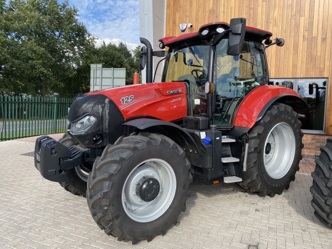 Case IH Maxxum 125 17 x 16 Active drive 4 600 tyres Silver Special 2000 Hours Service included* terms applied