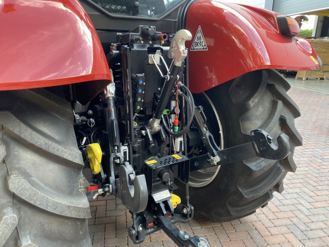 Case IH Maxxum 125 17 x 16 Active drive 4 600 tyres Silver Special 2000 Hours Service included* terms applied
