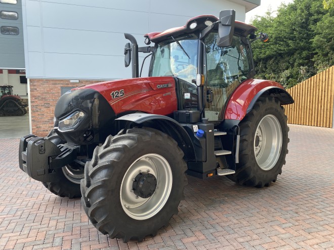 Case IH Maxxum 125 17 x 16 Active drive 4 600 tyres Silver Special 2000 Hours Service included* terms applied