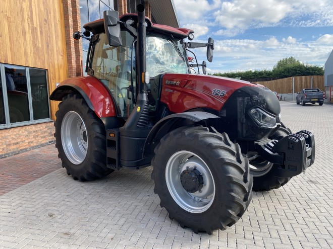 Case IH Maxxum 125 17 x 16 Active drive 4 600 tyres Silver Special 2000 Hours Service included* terms applied
