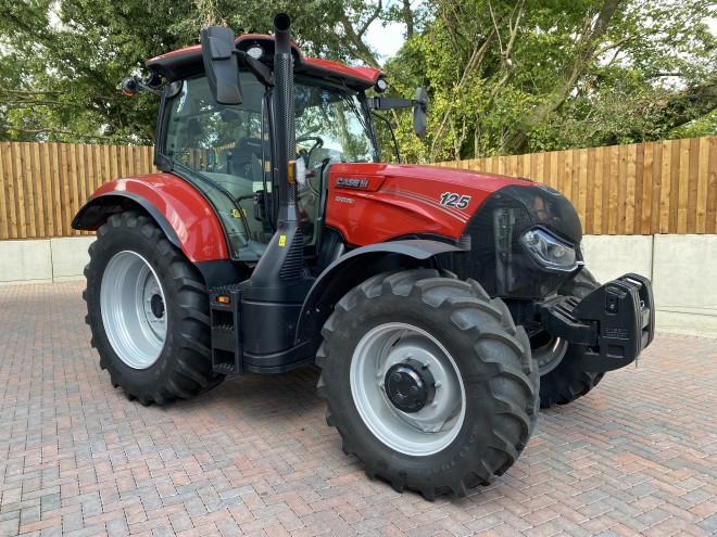 Case IH Maxxum 125 17 x 16 Active drive 4 600 tyres Silver Special 2000 Hours Service included* terms applied