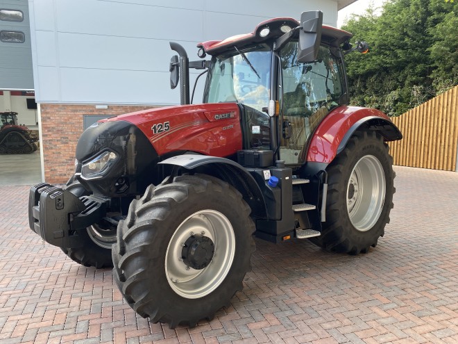 Case IH Maxxum 125 17 x 16 Active drive 4 600 tyres Silver Special 2000 Hours Service included* terms applied